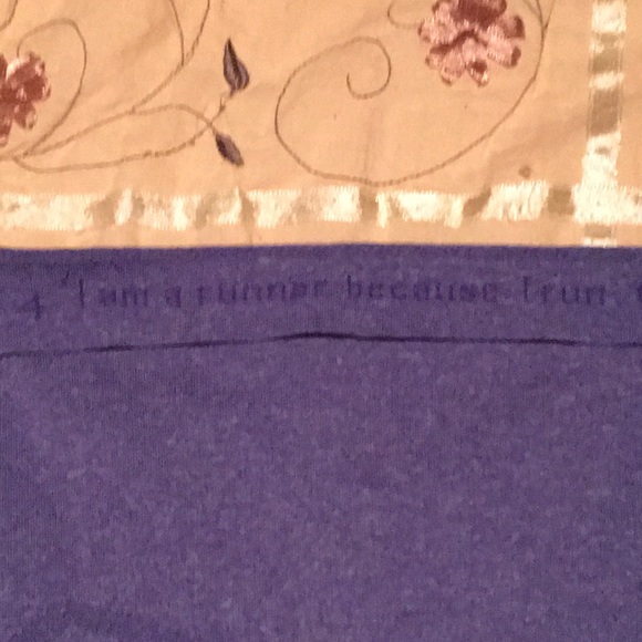 Lululemon size 4 short sleeve shirt - Picture 4 of 4